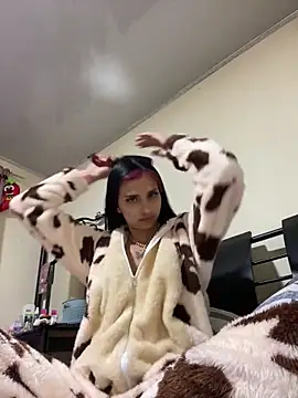 Hilary pinkk online show from 02-19-25, 02:23