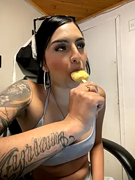 Hilary pinkk online show from 10-16-25, 01:17