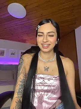 Snapshot of Hilary_pinkk chatting on 06-21-26, 01:30 Hilary pinkk online show from 06-21-26, 01:30