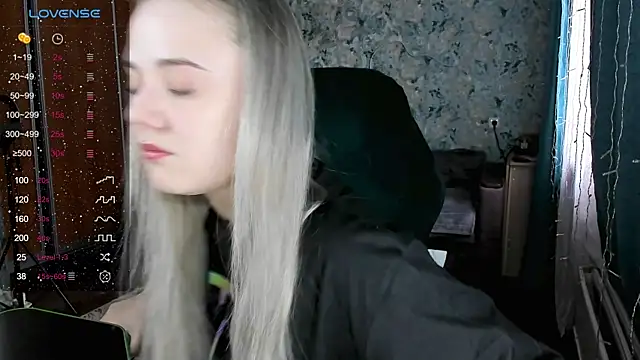 Your small bunny online show from 01-27-25, 04:52