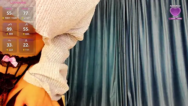 Snapshot of LaurynCopper chatting on 10-10-25, 06:12 LaurynCopper online show from 10-10-25, 06:12