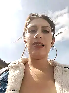 Snapshot of Alysson-- chatting on 01-13-25, 07:21 Alysson-- online show from 01-13-25, 07:21