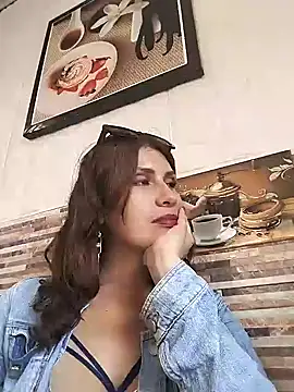 Snapshot of Alysson-- chatting on 01-14-25, 03:57 Alysson-- online show from 01-14-25, 03:57