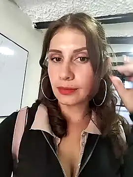 Snapshot of Alysson-- chatting on 01-15-25, 05:05 Alysson-- online show from 01-15-25, 05:05