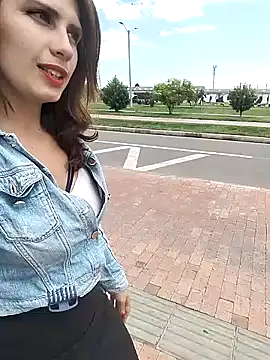 Snapshot of Alysson-- chatting on 01-21-25, 06:23 Alysson-- online show from 01-21-25, 06:23