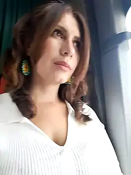 Snapshot of Alysson-- chatting on 01-28-25, 01:16 Alysson-- online show from 01-28-25, 01:16