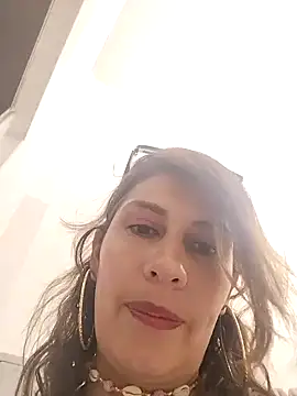 Snapshot of Alysson-- chatting on 02-04-25, 02:32 Alysson-- online show from 02-04-25, 02:32