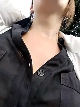 Snapshot of Alysson-- chatting on 02-27-25, 01:17 Alysson-- online show from 02-27-25, 01:17