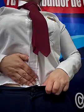 Snapshot of Alysson-- chatting on 11-18-25, 12:42 Alysson-- online show from 11-18-25, 12:42