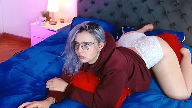 Thea Aphros  online show from 12-17-25, 09:43