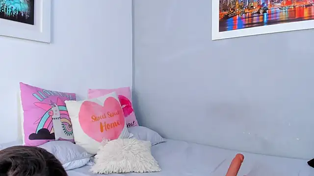 Snapshot of naughtyloverss chatting on 12-17-24, 07:37 naughtyloverss online show from 12-17-24, 07:37