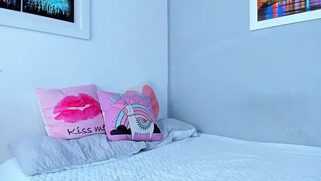 Snapshot of naughtyloverss chatting on 12-20-24, 06:02 naughtyloverss online show from 12-20-24, 06:02