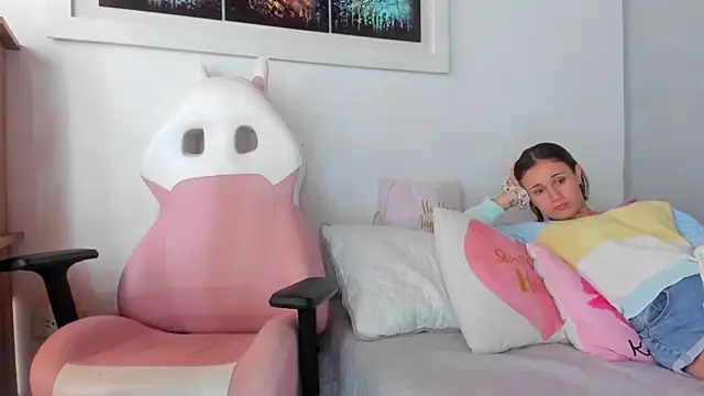 Snapshot of naughtyloverss chatting on 12-29-24, 05:22 naughtyloverss online show from 12-29-24, 05:22