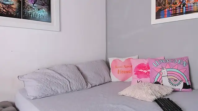 Snapshot of naughtyloverss chatting on 01-31-25, 02:39 naughtyloverss online show from 01-31-25, 02:39