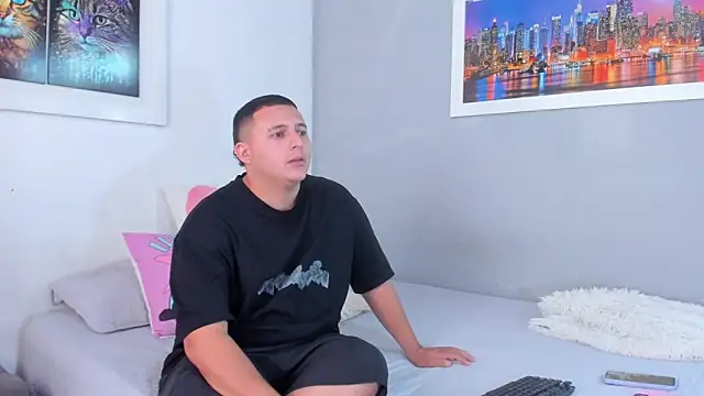 Snapshot of naughtyloverss chatting on 02-06-25, 02:58 naughtyloverss online show from 02-06-25, 02:58