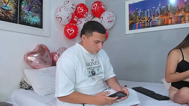 Snapshot of naughtyloverss chatting on 02-14-25, 04:52 naughtyloverss online show from 02-14-25, 04:52