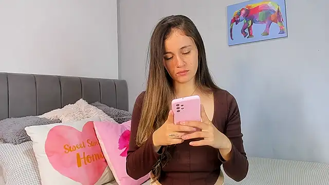 Snapshot of naughtyloverss chatting on 10-20-25, 02:39 naughtyloverss online show from 10-20-25, 02:39