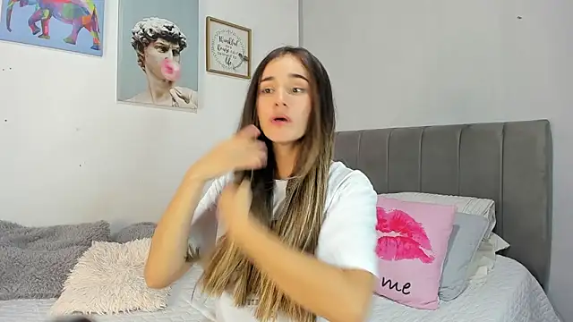 Snapshot of naughtyloverss chatting on 11-26-25, 07:37 naughtyloverss online show from 11-26-25, 07:37