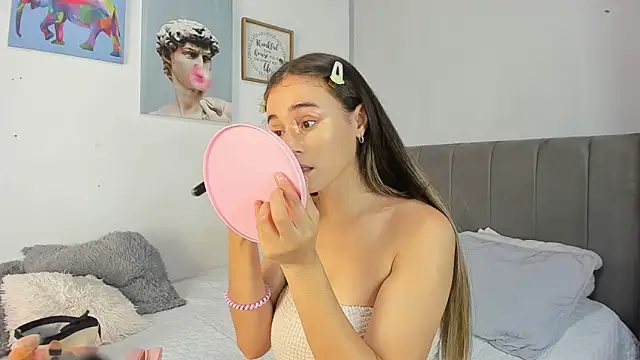 Snapshot of naughtyloverss chatting on 11-28-25, 05:15 naughtyloverss online show from 11-28-25, 05:15