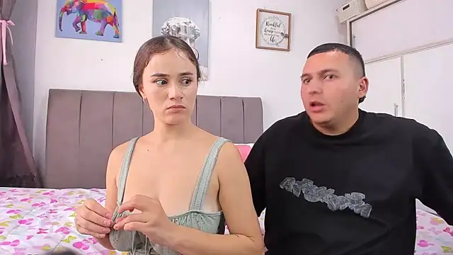 Snapshot of naughtyloverss chatting on 12-13-25, 07:53 naughtyloverss online show from 12-13-25, 07:53