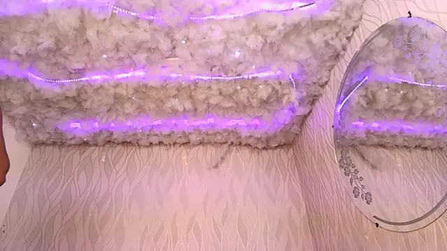 Snapshot of begoniia chatting on 12-17-24, 03:06 begoniia online show from 12-17-24, 03:06