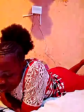 Snapshot of QUEEN-NAIMA chatting on 10-05-25, 12:47 QUEEN-NAIMA online show from 10-05-25, 12:47