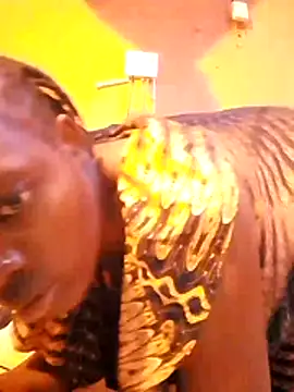 Snapshot of QUEEN-NAIMA chatting on 10-26-25, 09:04 QUEEN-NAIMA online show from 10-26-25, 09:04