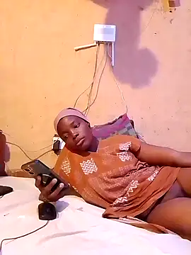 Snapshot of QUEEN-NAIMA chatting on 11-02-25, 09:00 QUEEN-NAIMA online show from 11-02-25, 09:00