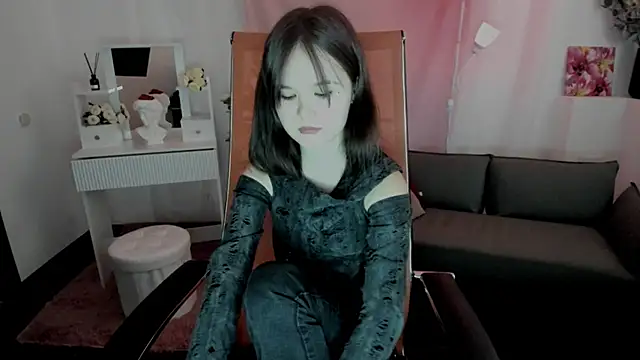 Elainebeness online show from 04-15-26, 01:12