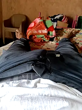 Snapshot of 1010SumiT chatting on 12-14-25, 06:19 1010SumiT online show from 12-14-25, 06:19