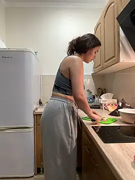 Snapshot of PoppyRobinson chatting on 12-06-24, 06:50 PoppyRobinson online show from 12-06-24, 06:50