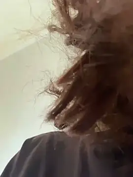 Snapshot of PoppyRobinson chatting on 01-16-25, 08:11 PoppyRobinson online show from 01-16-25, 08:11