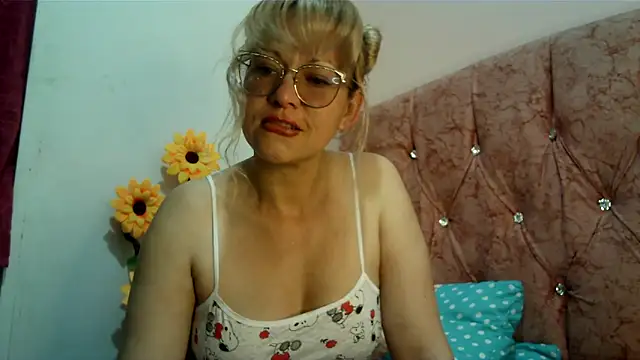 Snapshot of taylor198115 chatting on 12-12-24, 11:18 taylor198115 online show from 12-12-24, 11:18