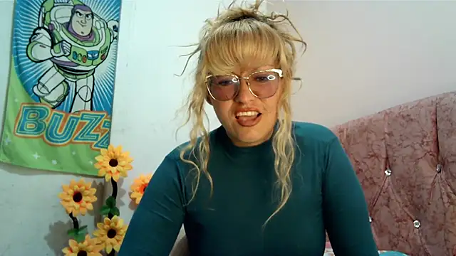 Snapshot of taylor198115 chatting on 12-25-24, 12:15 taylor198115 online show from 12-25-24, 12:15