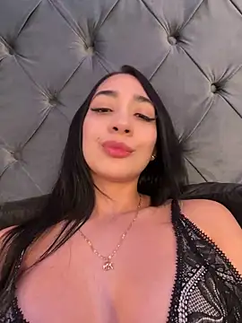 Snapshot of julieta_jewel chatting on 02-26-25, 04:56 julieta jewel online show from 02-26-25, 04:56