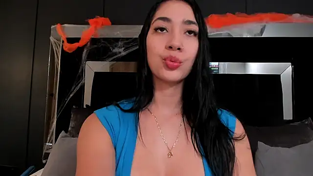 Snapshot of julieta_jewel chatting on 10-26-25, 01:39 julieta jewel online show from 10-26-25, 01:39