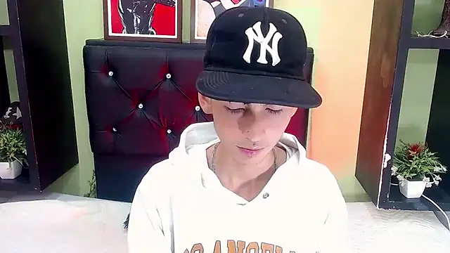 ttimy x boy online show from 02-26-25, 08:00