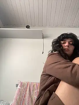 Snapshot of magalunabb chatting on 10-22-25, 04:18 magalunabb online show from 10-22-25, 04:18