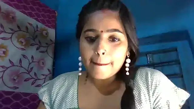 Snapshot of Sweet-Rani chatting on 01-05-25, 12:53 Sweet-Rani online show from 01-05-25, 12:53