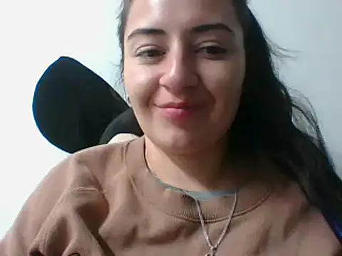  karlie kloss  online show from 02-03-25, 01:09