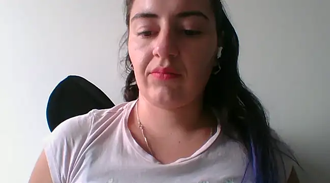  karlie kloss  online show from 02-04-25, 07:55