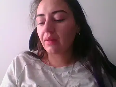  karlie kloss  online show from 02-06-25, 09:06