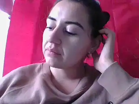  karlie kloss  online show from 03-04-25, 07:01