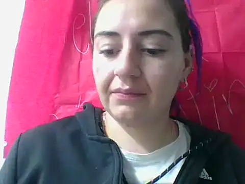  karlie kloss  online show from 03-20-25, 12:40