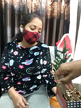 Snapshot of bigtitsqueen chatting on 12-19-24, 09:18 bigtitsqueen online show from 12-19-24, 09:18