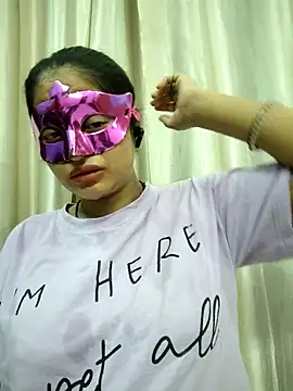 Snapshot of bigtitsqueen chatting on 09-29-25, 03:55 bigtitsqueen online show from 09-29-25, 03:55