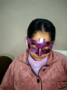 Snapshot of bigtitsqueen chatting on 11-12-25, 04:57 bigtitsqueen online show from 11-12-25, 04:57