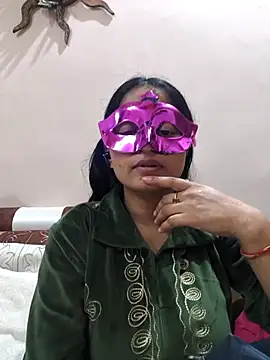 Snapshot of bigtitsqueen chatting on 12-15-25, 08:29 bigtitsqueen online show from 12-15-25, 08:29