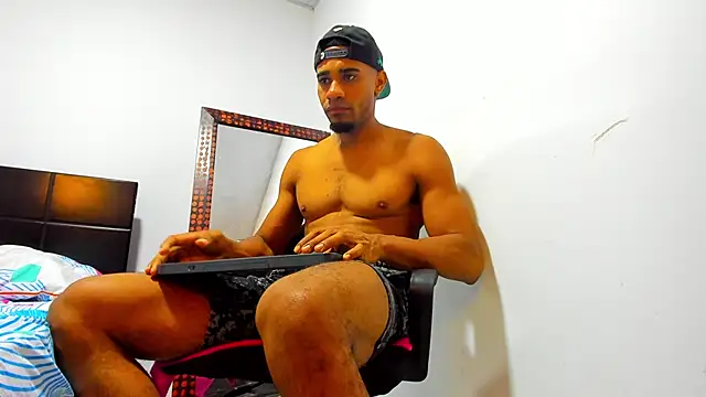 Snapshot of Karljensen33 chatting on 12-30-24, 12:00 Karljensen33 online show from 12-30-24, 12:00