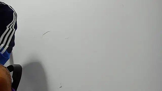 Snapshot of Karljensen33 chatting on 01-02-25, 02:33 Karljensen33 online show from 01-02-25, 02:33